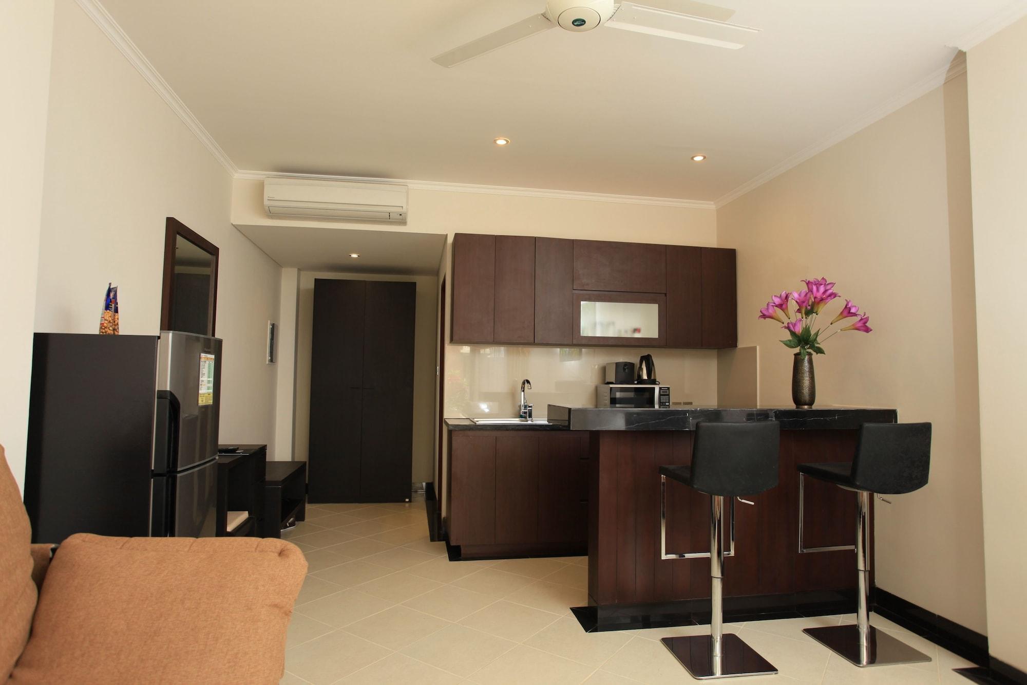 Kuta Town House Apartments Esterno foto