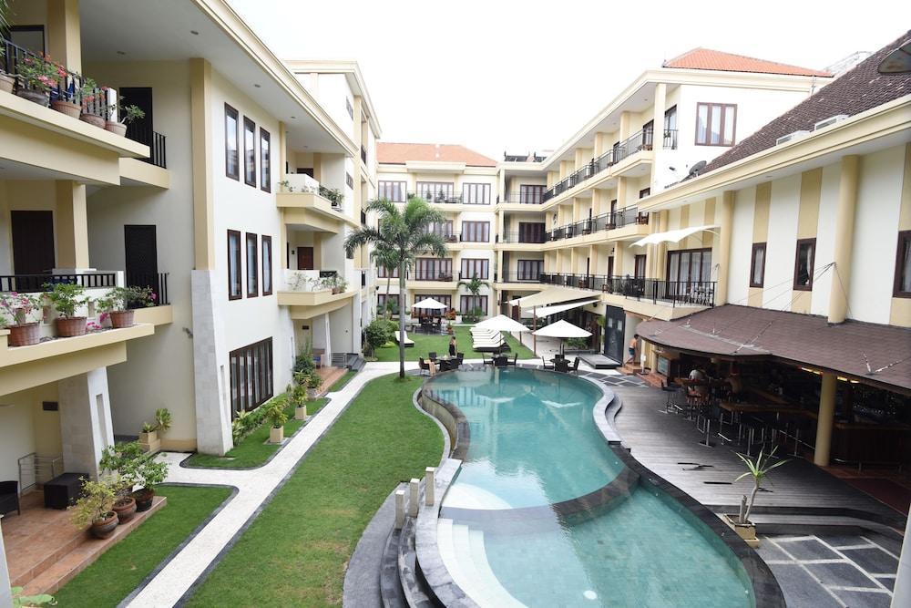 Kuta Town House Apartments Esterno foto