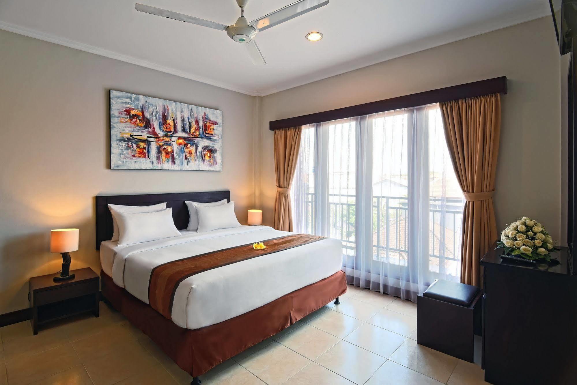 Kuta Town House Apartments Esterno foto